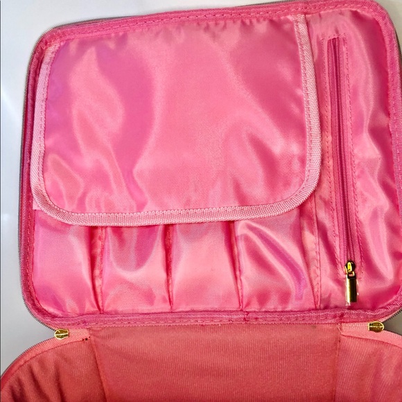 UP&GEO Cosmetics Case in Bubble Gum Pink - Picture 8 of 16